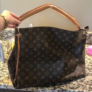 Dupe handbag